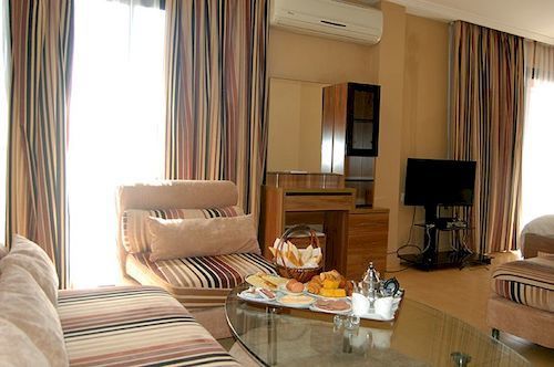 De La Corniche Hotel
